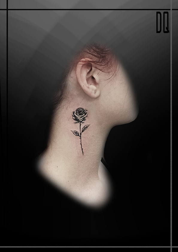 szablon tattoo róża szyja